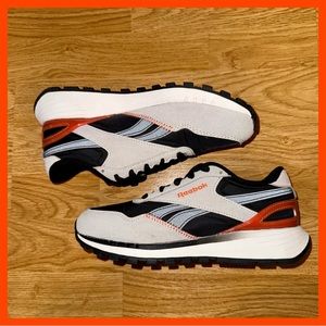 Classic Reebok Sneakers ❤️ 🏀 🧡🖤💕